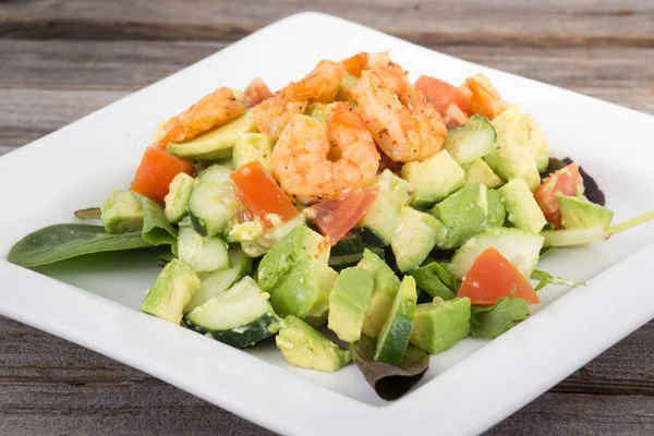 Insalata di gamberetti e avocado — Foto Stock