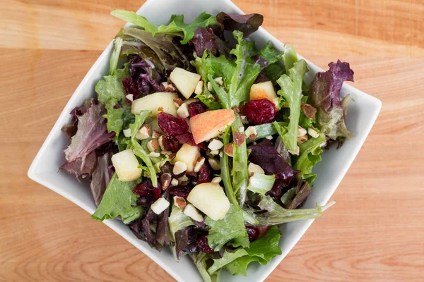 Cranberry e aple mistura de salada fresca — Fotografia de Stock
