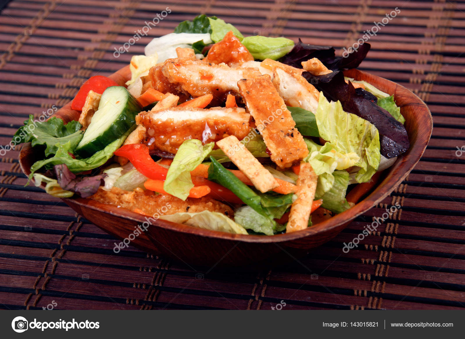Thai Geflügelsalat — Stockfoto © Juliedeshaies #143015821