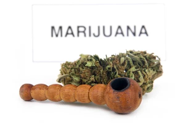 Marijuana bud and pipe — Stock Photo, Image