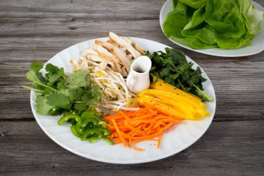 Asya tavuk marul plaka rulo