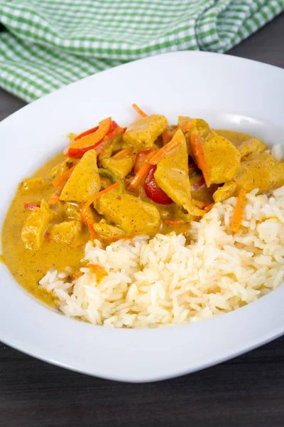 Homemade chicken curry with rice — Stock Photo, Image
