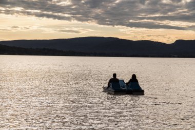 deniz bisikleti üzerinde üst düzey çift pedallı bot olarak da bilinir 