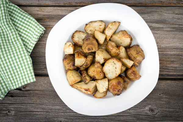 Casero tostado jerusalem plato de alcachofa sunchoke — Foto de Stock