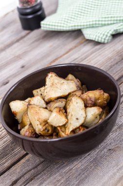 ev yapımı elması kavrulmuş sunchoke çanak