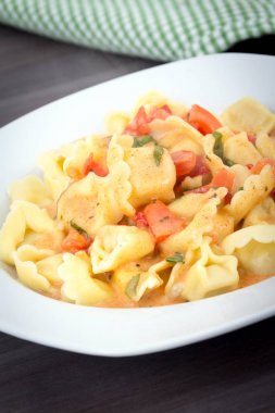 domates soslu makarna makarna