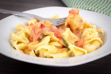 domates soslu makarna makarna