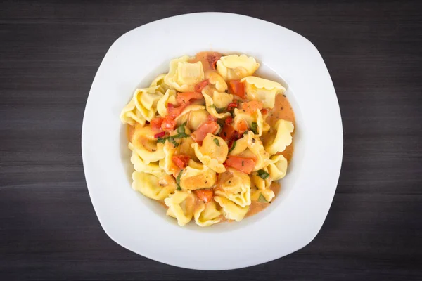 Tortellinis pasta in tomato sauce — Stock Photo, Image