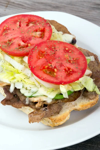 Wołowina stek sub sandwich — Zdjęcie stockowe