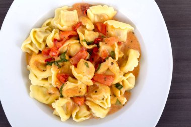 domates soslu makarna makarna