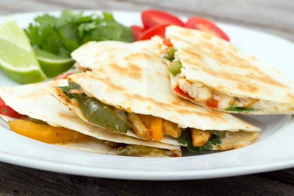 Prato de frango quesadilla — Fotografia de Stock