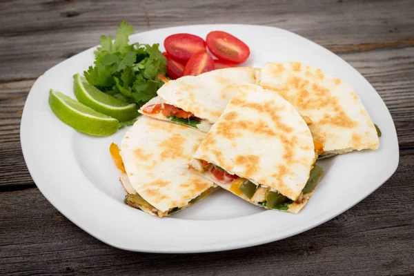 Tavuk quesadilla yemeği