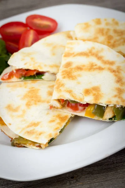 Prato de frango quesadilla — Fotografia de Stock