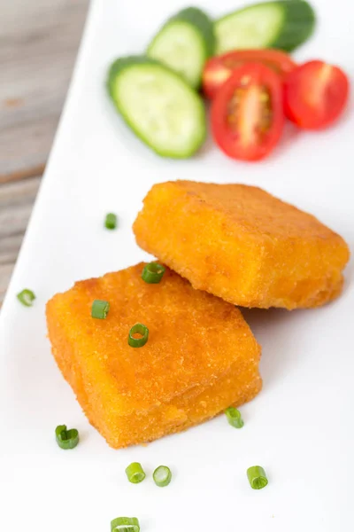 Cubo de queijo parmesão frito — Fotografia de Stock