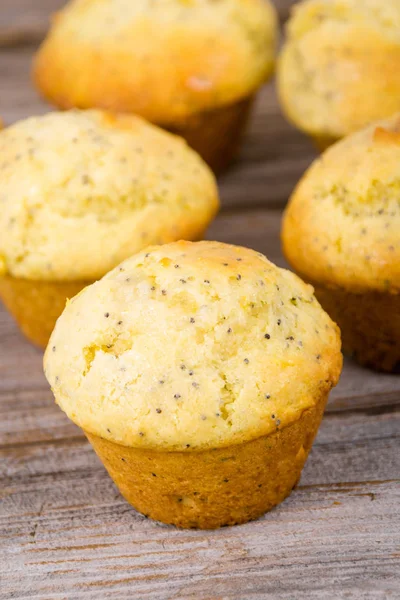 Muffins de semente de papoula de limão caseiro — Fotografia de Stock