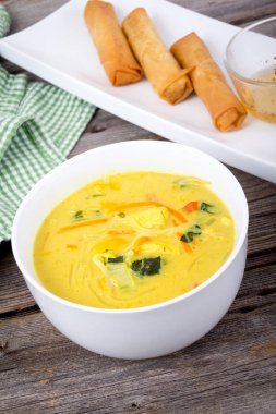 lezzetli Tay curry Hindistan cevizi tavuk çorba kasesi