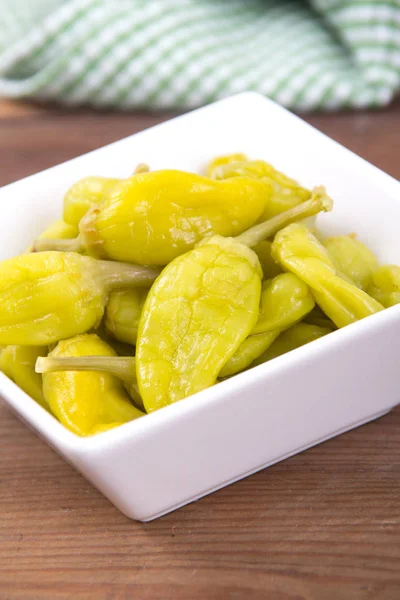 Pickled golden greek pepper or friggitelli pepper — Stock Photo, Image