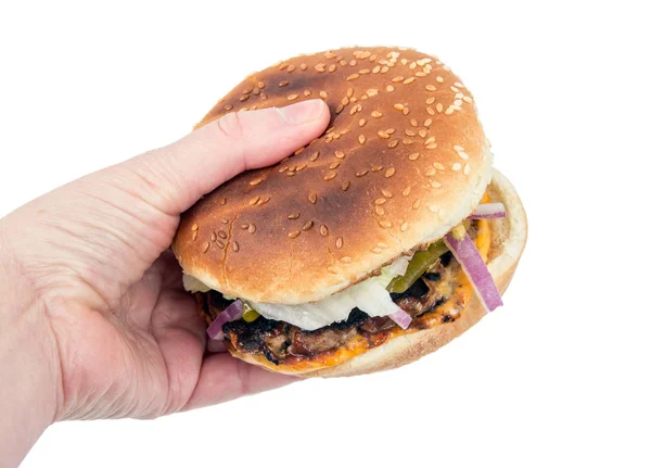 Hand met heerlijke cheeseburger — Stockfoto