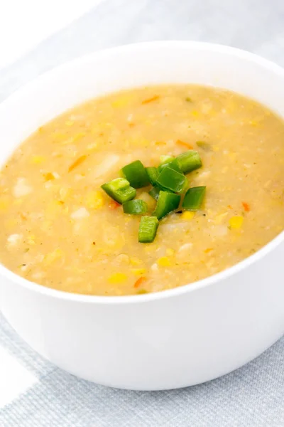 Sopa de crema de sopa de maíz hecha en casa —  Fotos de Stock