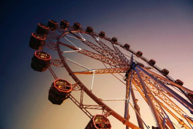 Giant Ferris Wheel eğlenceli Park'ta gece gökyüzü