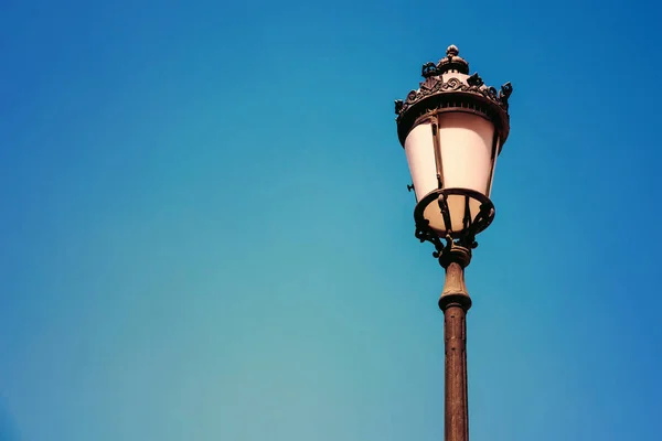 Vintage Straat Lamp Blauwe Hemel — Stockfoto