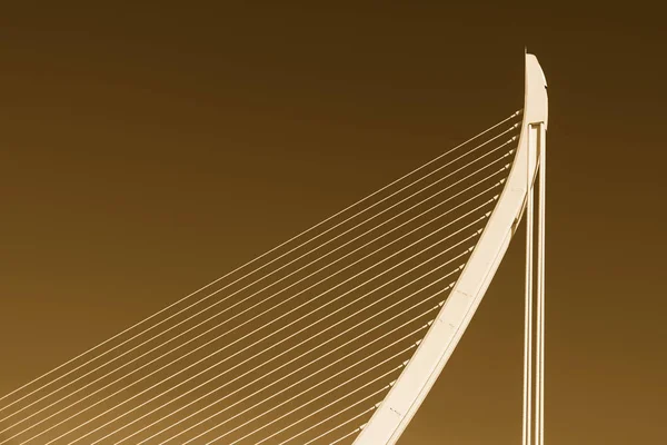 空に白い抽象橋構造 — ストック写真