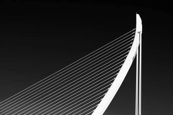 空に白い抽象橋構造 — ストック写真