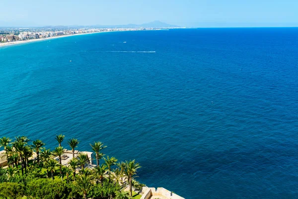 Peniscola şehir görünürde ile İspanya Akdeniz üzerinden havadan görünümü