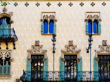 Apartman bloğu dış cephe Barcelona, İspanya.