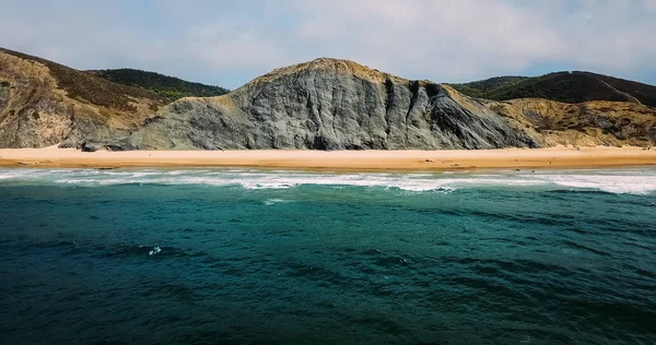Mavi Okyanus Dalgaları Güzel Sandy Beach Portekiz Hava Panoramik Dron Stok Resim