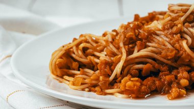 Yavaş Pişmiş Mercimek Spagettisi Bolonez