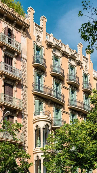 Λεπτομέρεια Της Αρχιτεκτονικής Κτιρίων Vintage Facade Στην Πόλη Της Βαρκελώνης — Φωτογραφία Αρχείου