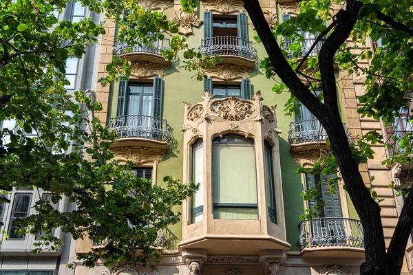 Λεπτομέρεια Της Αρχιτεκτονικής Κτιρίων Vintage Facade Στην Πόλη Της Βαρκελώνης — Φωτογραφία Αρχείου