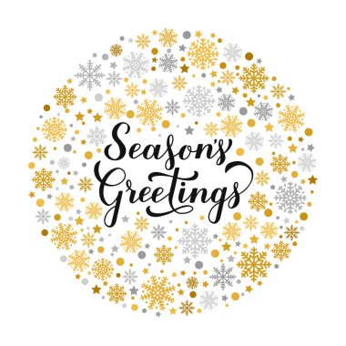 Mevsimin en iyi kaligrafi el yazısı altın ve gümüş kar taneleri, yıldızlar ve noktalarla dolu. Noel ve Yeni Yıl tipografi posteri. Tebrik kartı, afiş, broşür, etiket vs. için vektör şablonu.