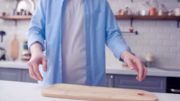 Someone Taking Wooden Carving Board Table Throws Chef Throwing Board — Stock Video