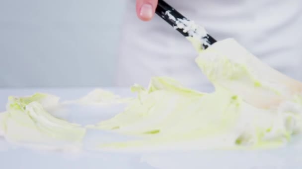 Chef Está Haciendo Queso Crema Cámara Lenta Chef Pastelería Prepara — Vídeos de Stock