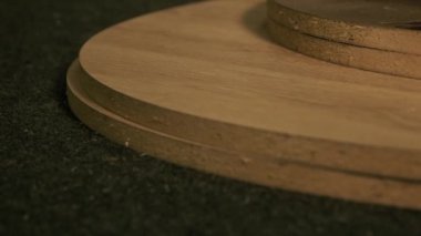 Stoktaki tamamlanmış ahşap yapı