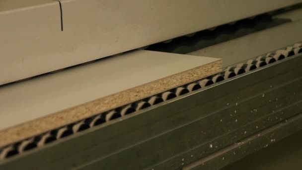 Hombre Prepara Una Estructura Madera Producción Madera — Vídeo de stock