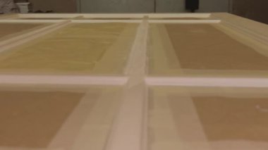 Mobilya imalatı şirketi. Büyük bir girişim. Ahşap. Makine araçları.