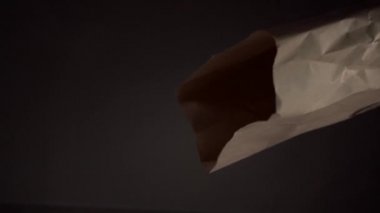 Bir sürü tatlı. Bir sürü tatlı. Çok renkli şekerler. Şeker düşüyor.