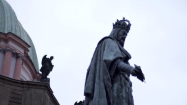 Güzel bir yer. Güzel Prag şehri. Charles Köprüsü. Sonbaharda Prag