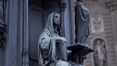 Güzel bir yer. Güzel Prag şehri. Charles Köprüsü. Sonbaharda Prag