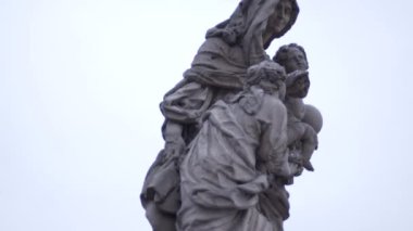 Güzel bir yer. Güzel Prag şehri. Charles Köprüsü. Sonbaharda Prag