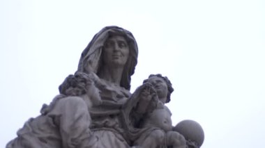 Güzel bir yer. Güzel Prag şehri. Charles Köprüsü. Sonbaharda Prag