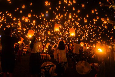 Lanna Dhutanka, Chiang Mai, Tayland - 11 Kasım 2019: İnsanlar