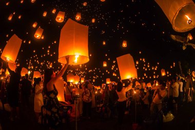Lanna Dhutanka, Chiang Mai, Tayland - 11 Kasım 2019: İnsanlar