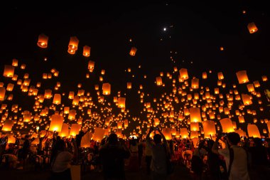 Lanna Dhutanka, Chiang Mai, Tayland - 11 Kasım 2019: İnsanlar