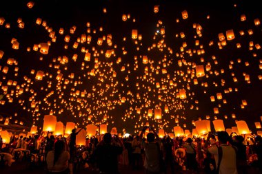 Lanna Dhutanka, Chiang Mai, Tayland - 11 Kasım 2019: İnsanlar