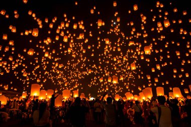 Lanna Dhutanka, Chiang Mai, Tayland - 11 Kasım 2019: İnsanlar