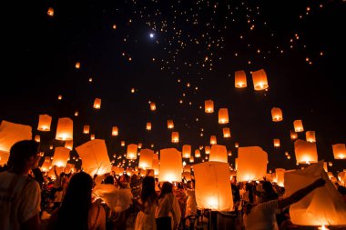 Lanna Dhutanka, Chiang Mai, Tayland - 11 Kasım 2019: İnsanlar
